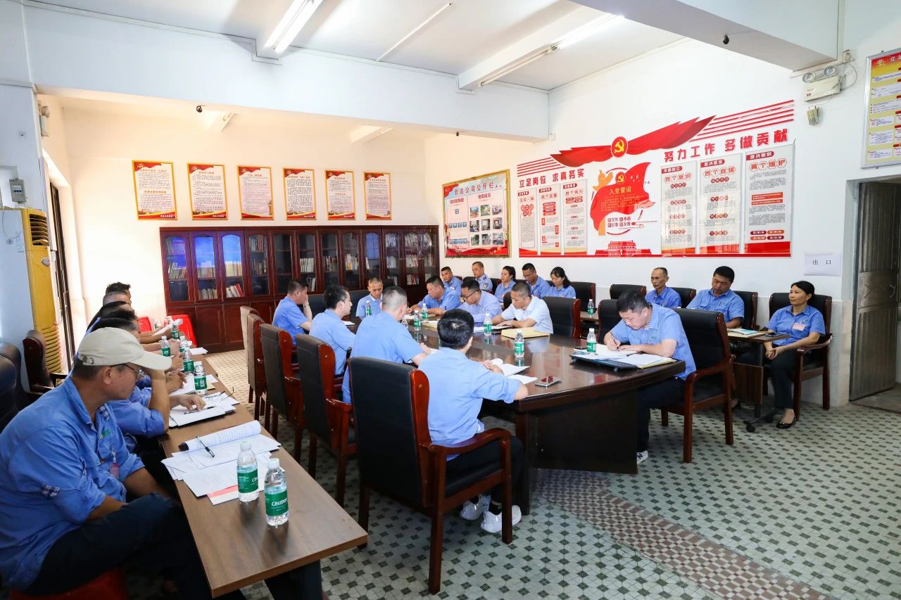 尊龙凯时召开第四届职工代表大会第一次会议63.jpg
